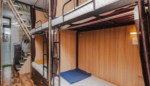 Golden Sands Dormitory and Single AC Rooms in Mumbai