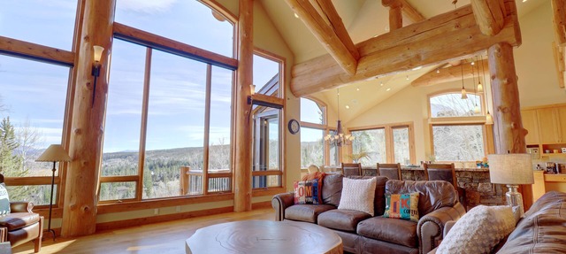 Good Elevations, Luxury Pet Friendly Home on Two Cabins Drive w/Private hot tub in Silverthrone