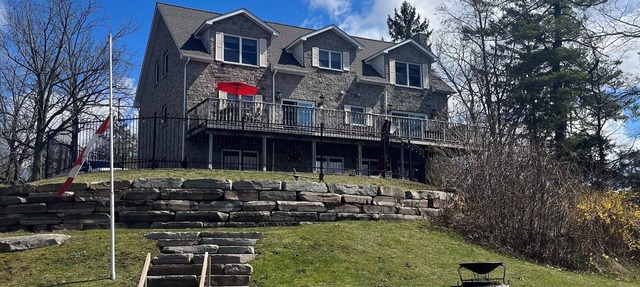 Graystone House-Now Renting For Summer 2026! in Mallorytown