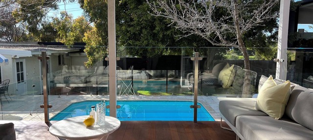 Gum Tree Manor - renovated 5 bedroom + pool in Cottesloe