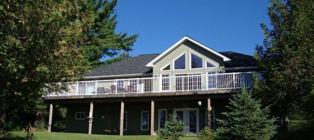 Halfmoon Paradise Cottage - Lakefront Luxury Cottage in Haliburton