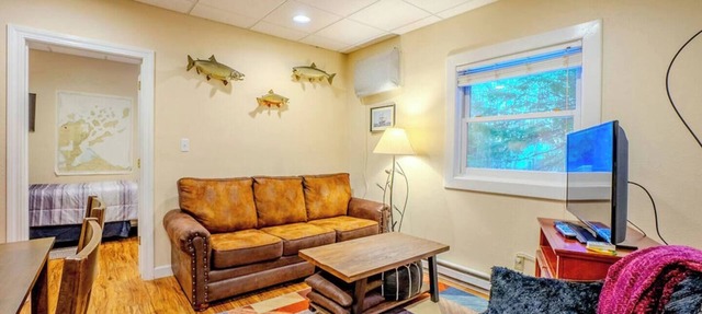Hidden Gem, 3 Bed Cozy Condo - Dogs Welcomed - 1 block from marina in Bayfield