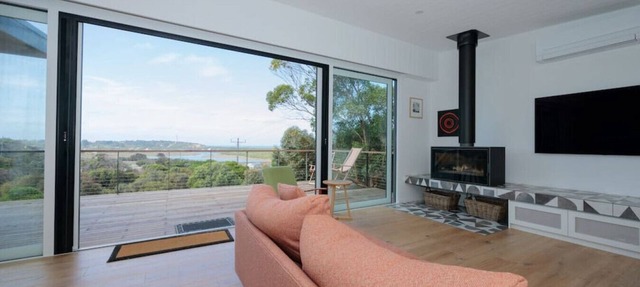 Hilltop Vistas - Pet Friendly! in Fairhaven