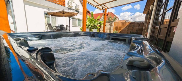Holiday apartment with air conditioning, hot tub and sauna in Siófok