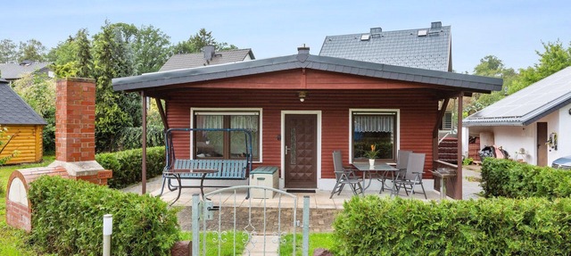 Holiday home with natural swimming pond in Nordhausen