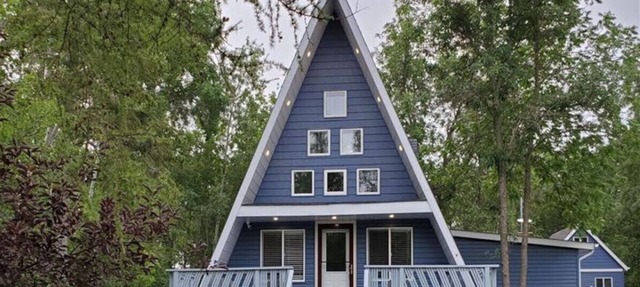 Iconic A-Frame in Spruce Sands in Gimli