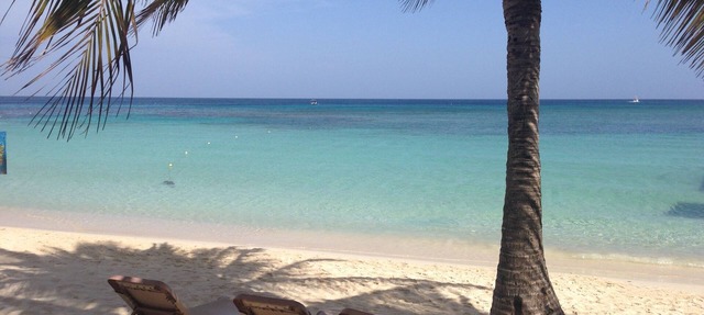@INFINITY BAY 2BR Beach Paradise Luxury Condo, steps to beach in West Bay