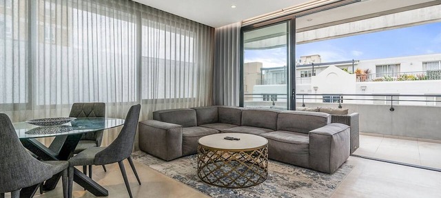 Inviting 2BR Unit w Parking near Coogee Beach in Coogee