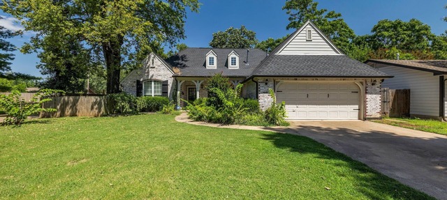 Jacuzzi Tub-Walk to Dining & Shopping-Garage Parking in Tulsa