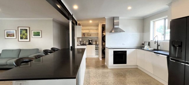 Jewel In The Crown Pet Friendly Near Currimundi Lake in CURRIMUNDI