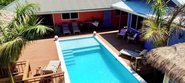 Jungle HideAway Beach House! Pool, Cabana, Palapa, Resort Amenities, & More! in Roatan