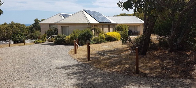 Kangarooma - large comfortable beach house in Fairhaven
