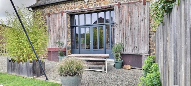 La Grange aux Portes des Ecluses in HEDE BAZOUGES