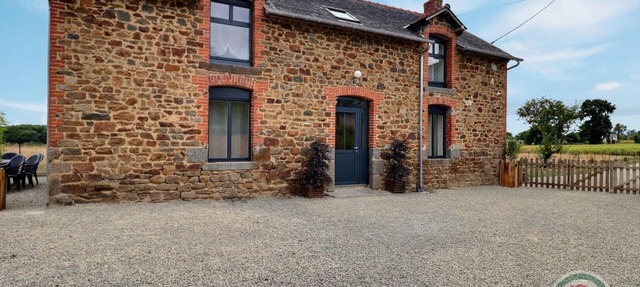 La Maison aux Portes des Ecluses in HEDE BAZOUGES