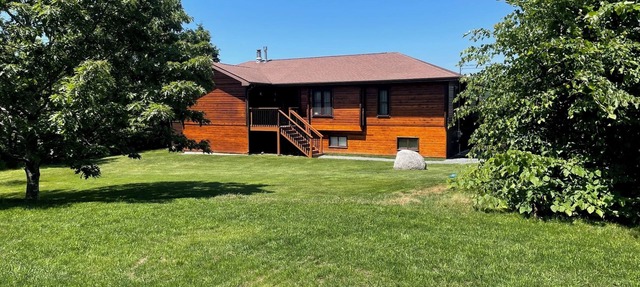 Lakefront home near Lawrencetown Beach with private sauna, hot tub and cold bath in Three Fathom Harbour
