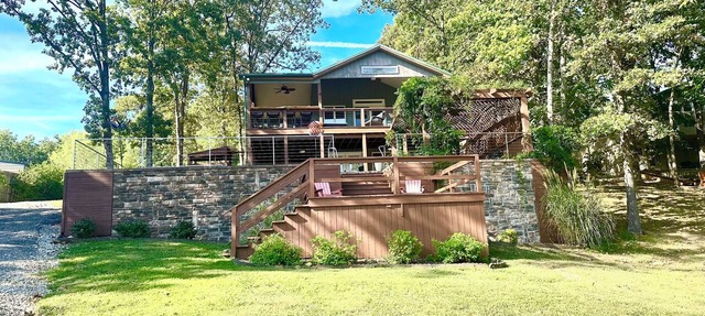 Lakefront, Private Beach, Hot tub, Kayaks, Paddle boards in Tunnel Hill