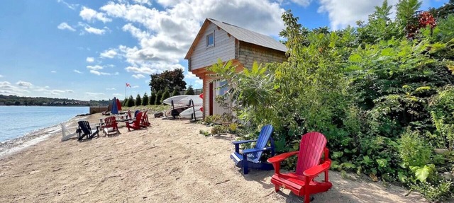 Lakefront Retreat- Private Beach, up to 30 Guests! in Penetanguishene