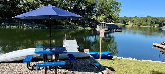 Lakefront Suite · Dock, No-Wake Cove & Firepit in Marion