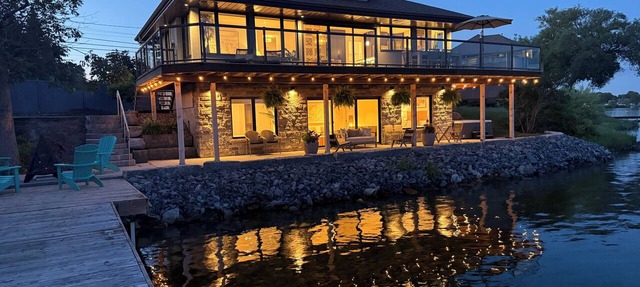 Luxurious Riverfront Retreat, Dock, Beach, Hot tub in Cornwall