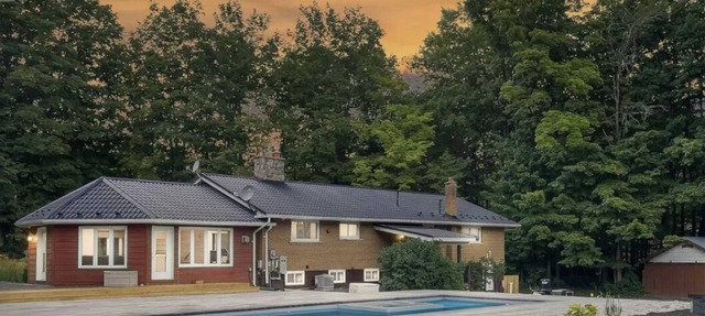 Luxury Cottage on 8 Acres of Greenery w/Pool & Games Room! in MULMUR
