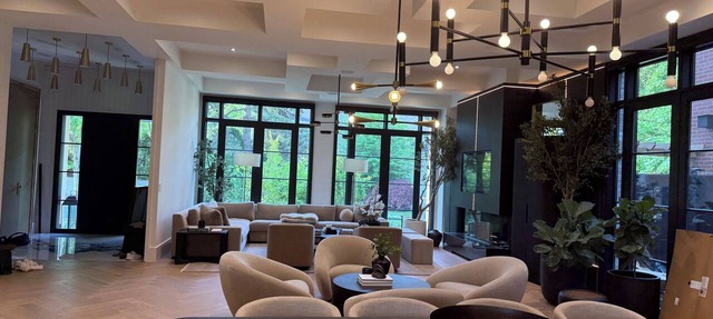 Luxury home in heart of Toronto. Brand new and amazing amenities. Resort like in Toronto