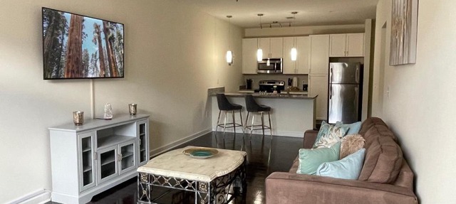 Luxury KING BED Oasis in Southend Charlotte- 3 miles from Uptown! in Charlotte