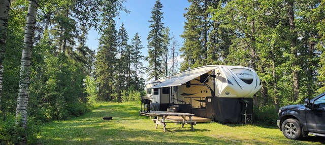 Luxury Offgrid 5th Wheel in Darwell