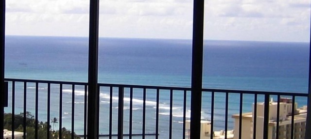 Magnificent Ocean View Penthouse, FREE PARKING-NEW Pool, Hot Tubs, Sauna, BarBQs in Honolulu
