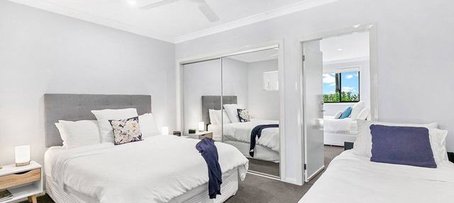Mala Retreat, Shiraz-Chardonnay Rooms Sleeps 7 in Louth Park