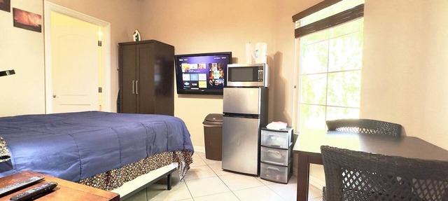 Micro Casita! Private Entrance! Ensuite Bath! in Henderson