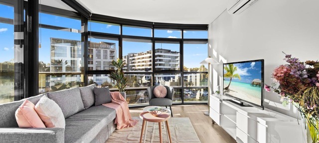 Modern Apartment with Piano – Sleeps 5, Olympic Park in Sydney Olympic Park