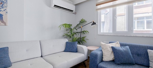 Modern Balcony Flat, 10 Minutes to Üsküdar Seafro in Istanbul