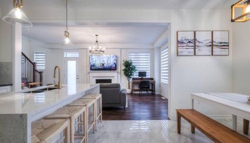 Modern Comforts and Spacious Living 4B/3.5 Bath in Pickering