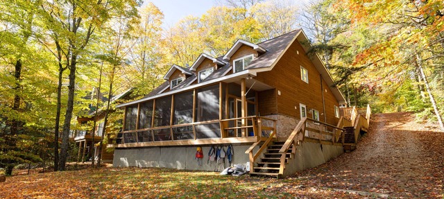 Modern cottage escape in Muskoka in Huntsville
