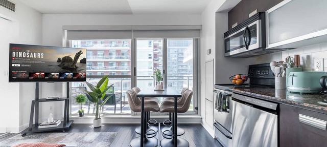Modern Downtown Studio Private Patio in Toronto