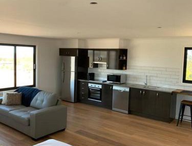 Modern studio with fabulous views in Guyra