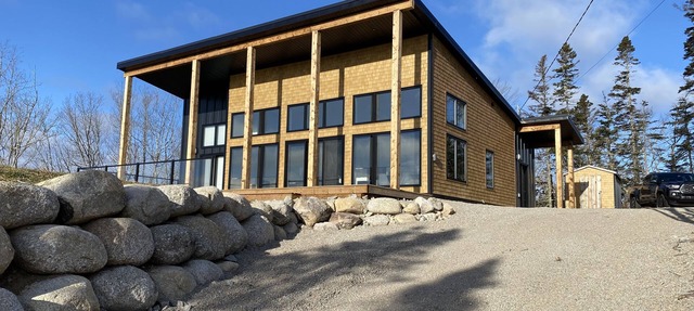 Modern three bedroom with Panoramic Oceanview in Hubbards