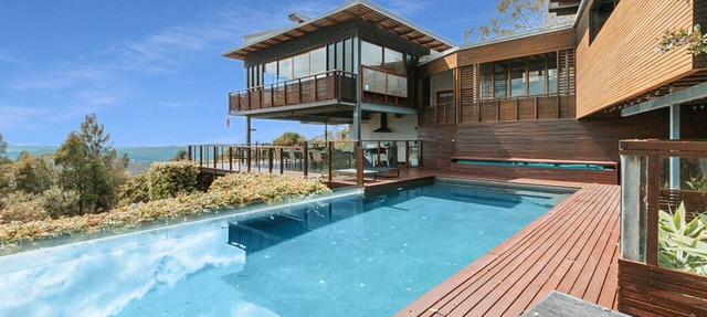 Montville Resort Style Holiday Retreat with pool in Dulong