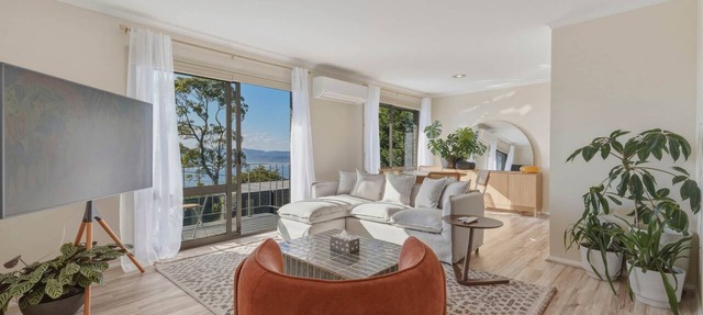 Mount Nelson Lookout - 2 Bed House & Swimming Pool in Mount Nelson