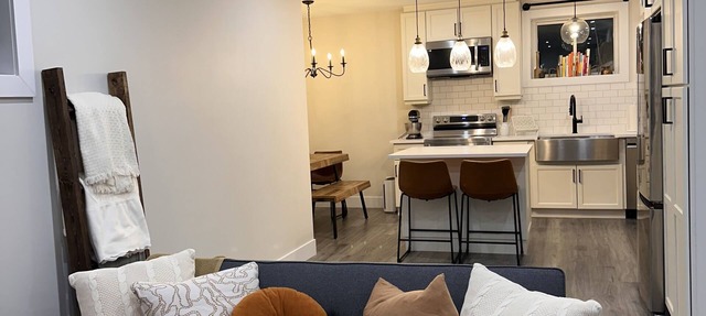M’s Studio - Private Modern Luxury Apartment (close to Calypso Waterpark) in St-Albert