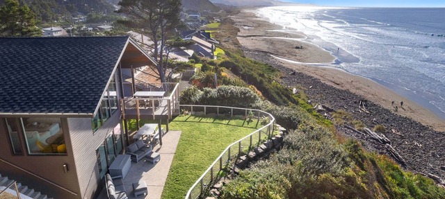 OCEANFRONT - Unobstructed views of the Pacific Ocean and NEAH-KAH-NIE Mountain in Nehalem