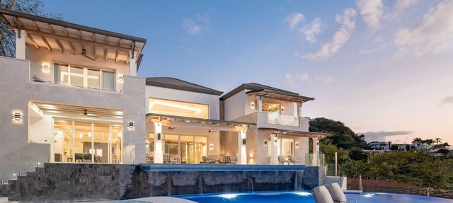 Oceanview Villa w/water slide, 2 golf carts, deluxe breakfast, HK included in Tamarindo