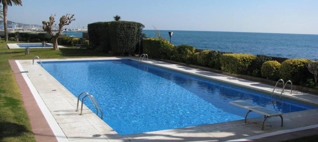 Palm Garden, beautiful Sea view, cozy Apt, direct train @ Barcelona's door in Sant Andreu de Llavaneres