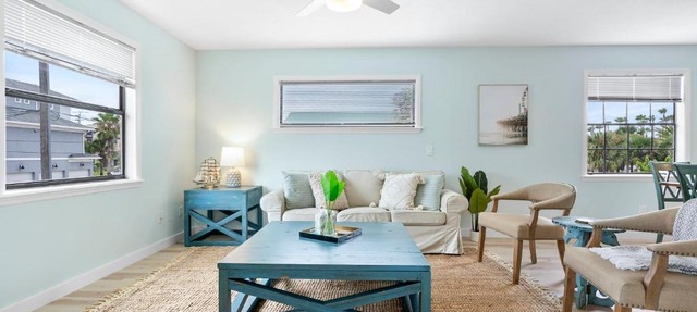 Palm Tree Suite 1 Block To Waves and Sand Prime St Aug Beach in St. Augustine