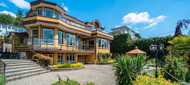 *Panoramic Water View* Deep Cove Luxury living in North Vancouver