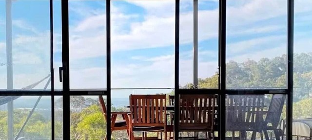 Perth Hills Retreat | City Views | Luxury Beds in Gooseberry Hill