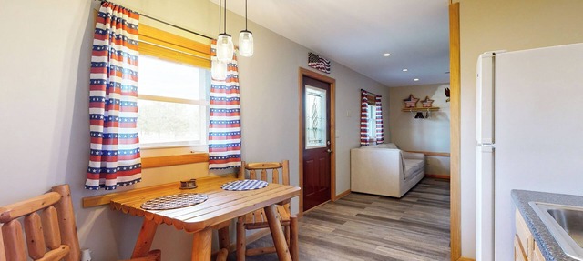 Pet Friendly! Countryside Couples Stay in Illinois in Murphysboro