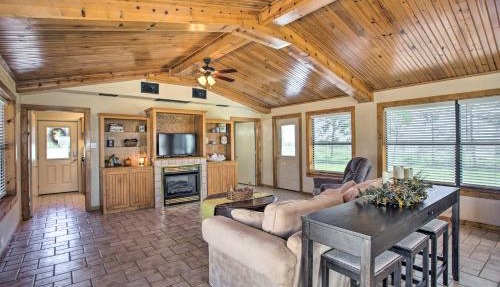 Pet-Friendly Efficiency Cottage w/Pool! in Calera