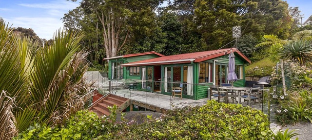 Pohutukawa Cottage - Matakana Holiday Home in Tawharanui