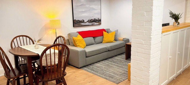 Premium Roncesvalles Village Retreat. 2Bdrm1Bath. New Reno with Garden Space in Toronto